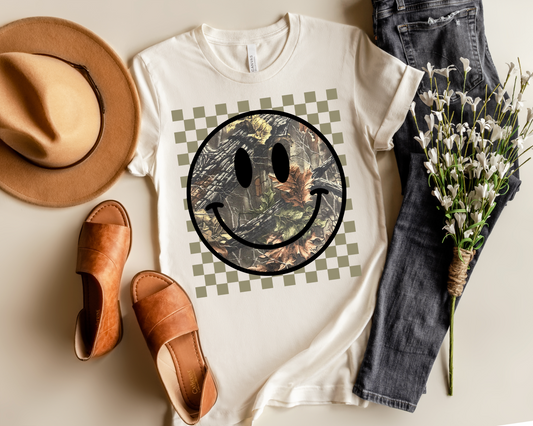CAMO SMILEY FACE CHECKERED GRAPHIC TEE