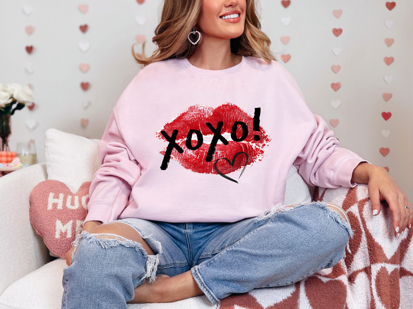 XOXO LIP RETRO VALENTINE CREWNECK SWEATSHIRT