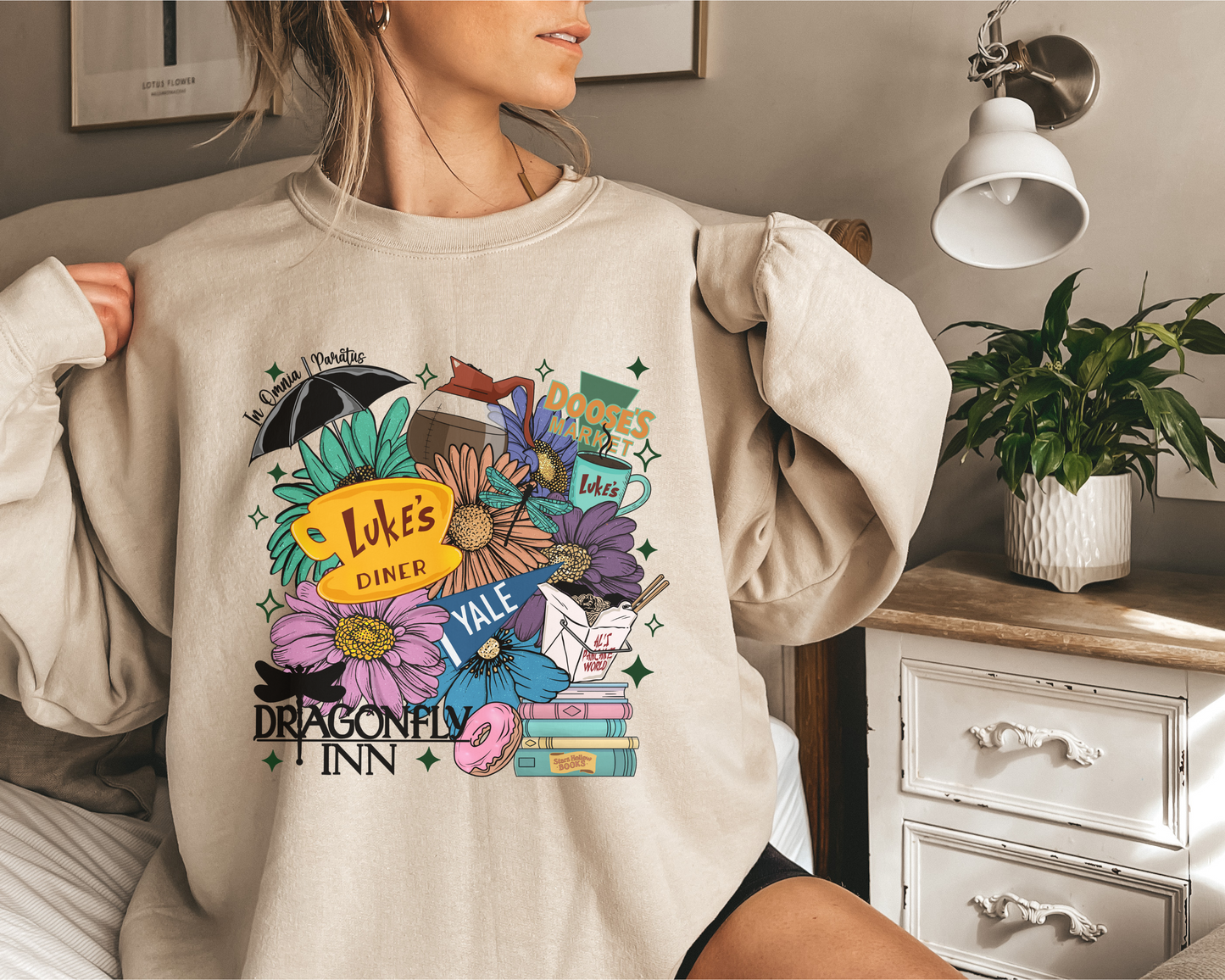GILMORE GIRLS CREWNECK SWEATSHIRT WITH MATCHING SLEEVE PRINT