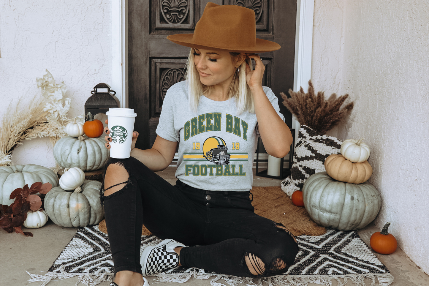 GREEN BAY WISCONSIN FOOTBALL RETRO GRAPHIC TEE