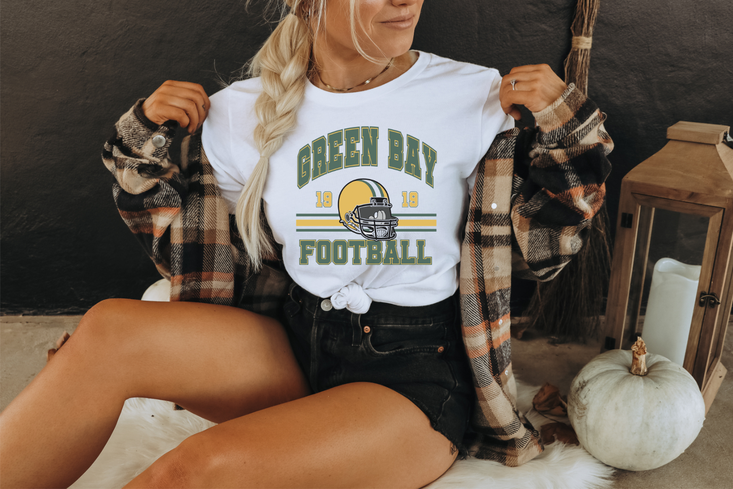 GREEN BAY WISCONSIN FOOTBALL RETRO GRAPHIC TEE
